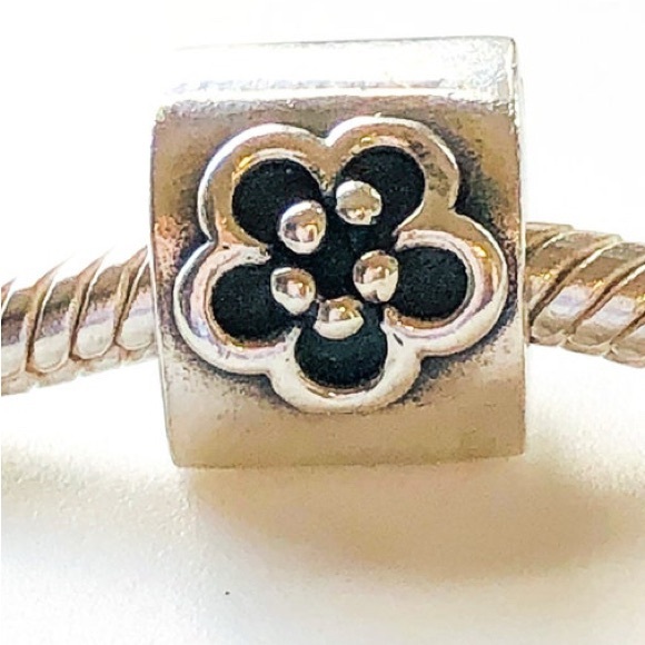 Pandora, Silver Daisy charm - Picture 1 of 2
